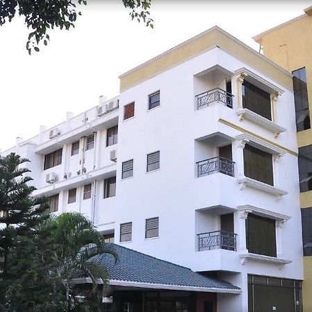Gayathri Hotels 蒂鲁布尔 外观 照片