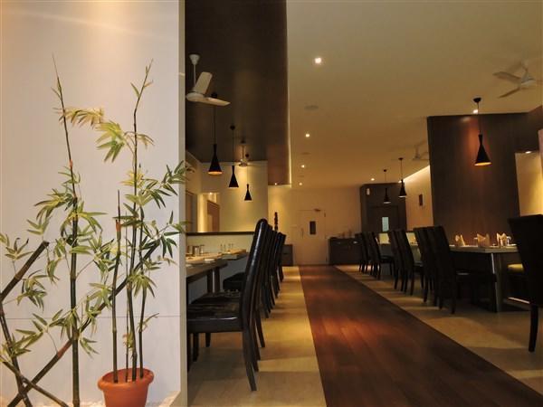 Gayathri Hotels 蒂鲁布尔 外观 照片