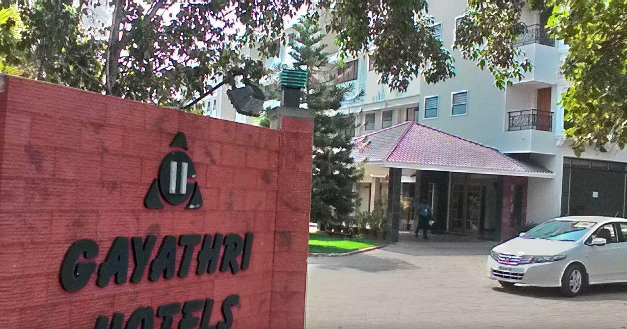 Gayathri Hotels 蒂鲁布尔 外观 照片