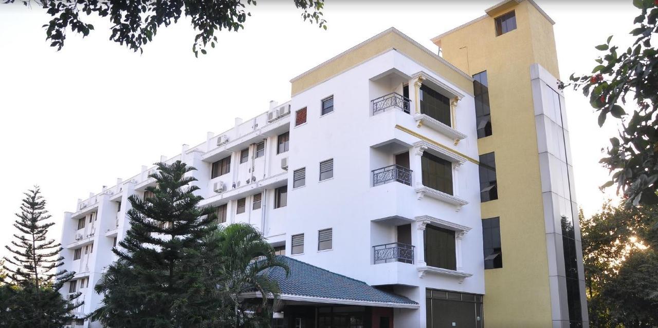 Gayathri Hotels 蒂鲁布尔 外观 照片