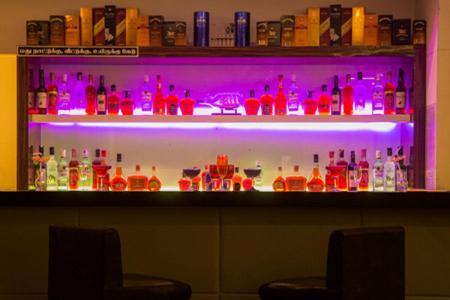 Gayathri Hotels 蒂鲁布尔 外观 照片
