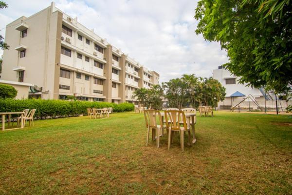 Gayathri Hotels 蒂鲁布尔 外观 照片